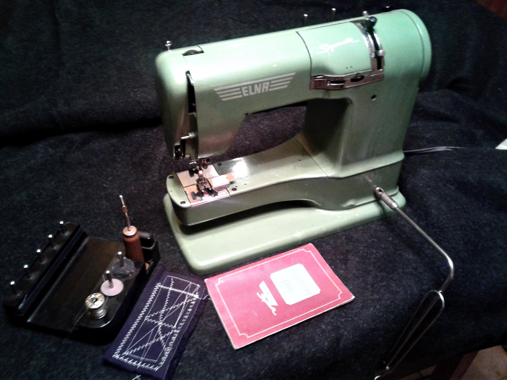 Elna Supermatic 722010 Vintage Sewing Machine Green with Case and Cam