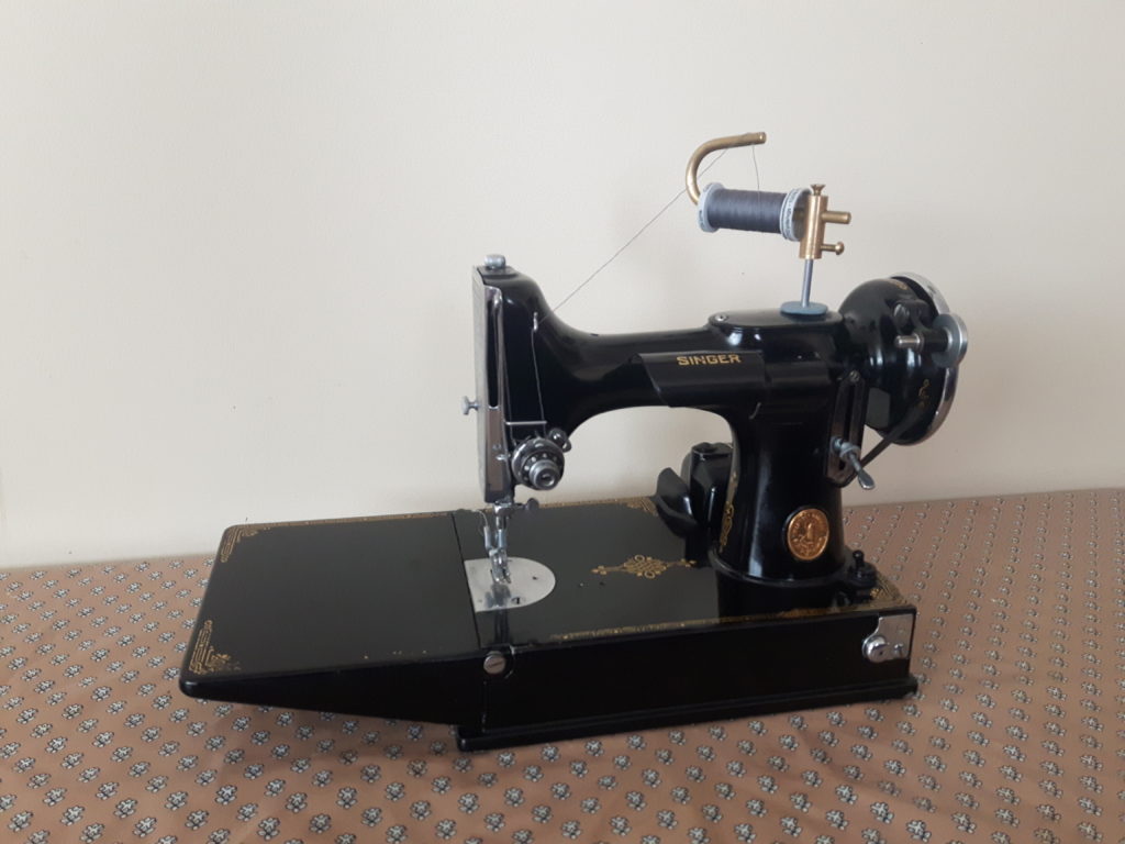 Singer Featherweight Thread Stand & Guide
